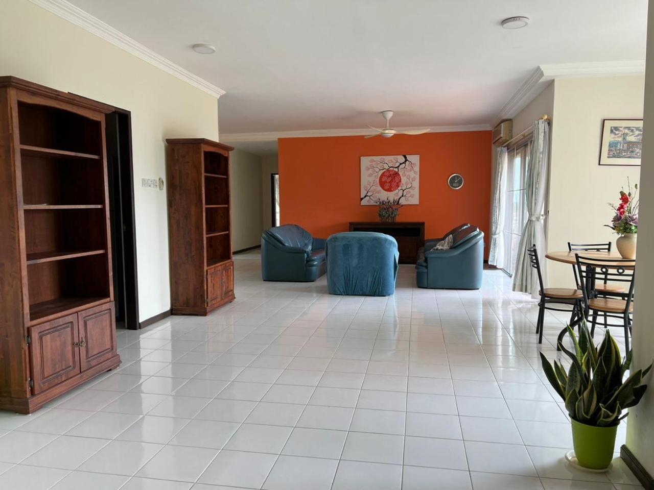 Kasuma Resort Azalea Кучинг Екстериор снимка